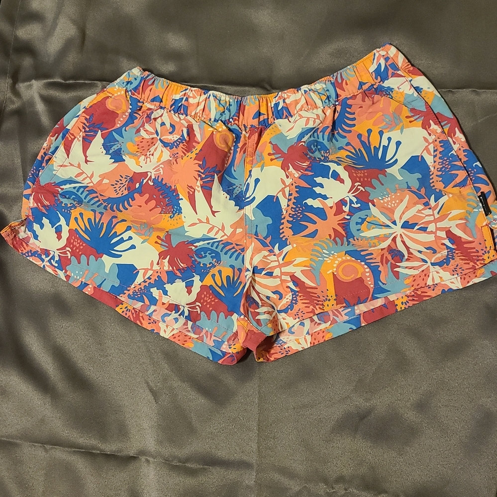 Patagonia Barely Baggies Womens Medium Outdoor Short Tropical Floral